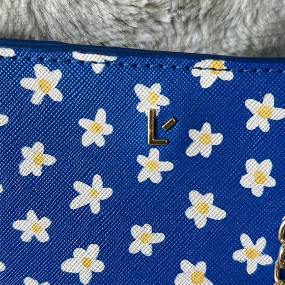 🦋Larroude Erin Clutch🦋 - Picture 4 of 16